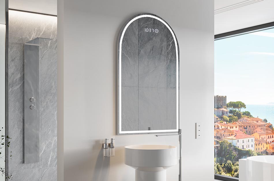 Netaisyklingos formos veidrodis su subtilia aplinkos apšvietimu elegantiškam interjerui | ARTFORMA