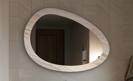 Veidrodžiai akmeniniame rėme