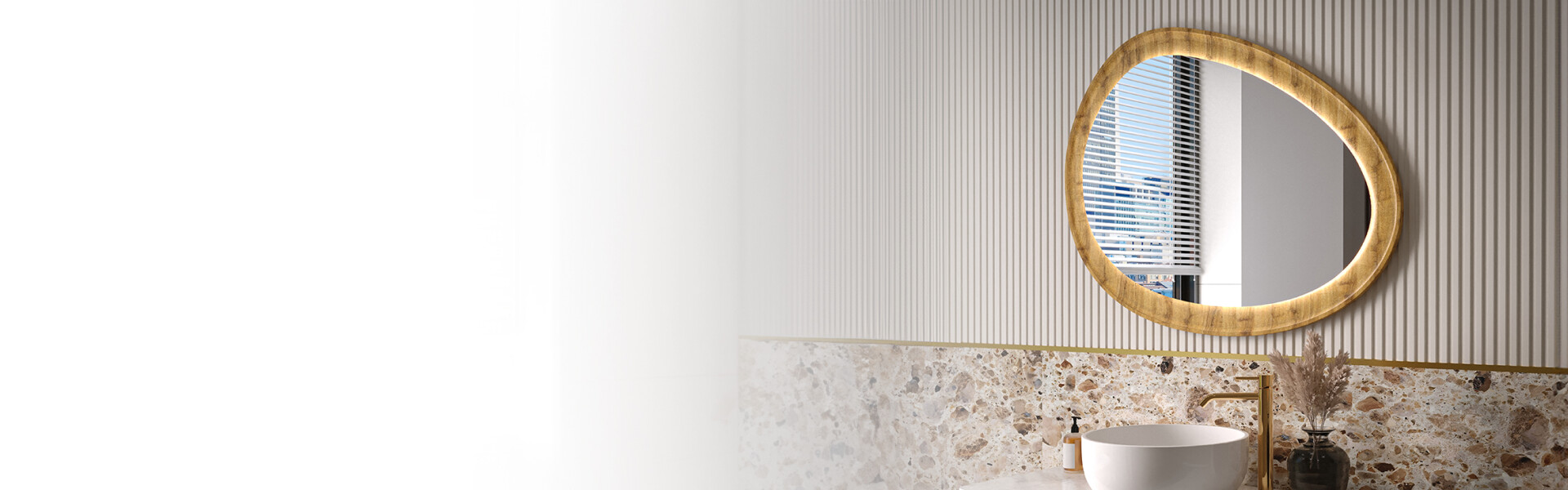 Veidrodžiai mediniame rėme